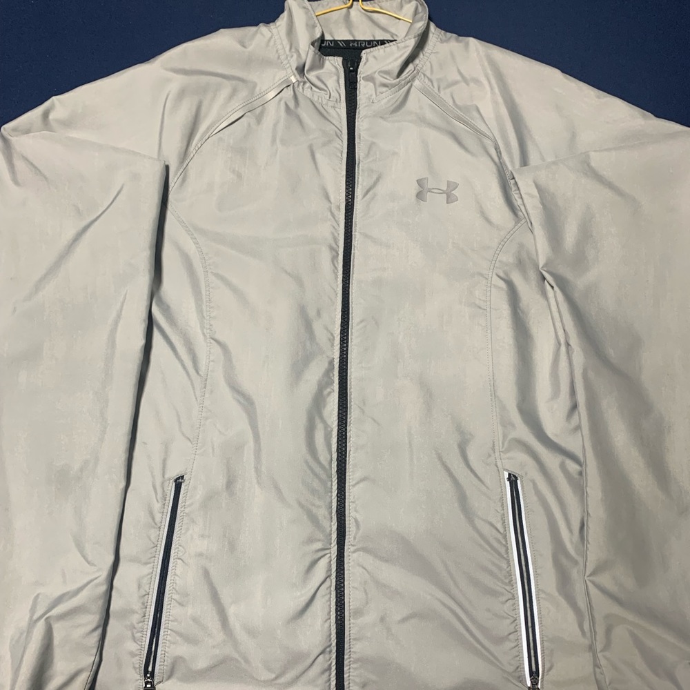 Under Armour Men’s Windbreaker / Lightweight jacket. Reflective!